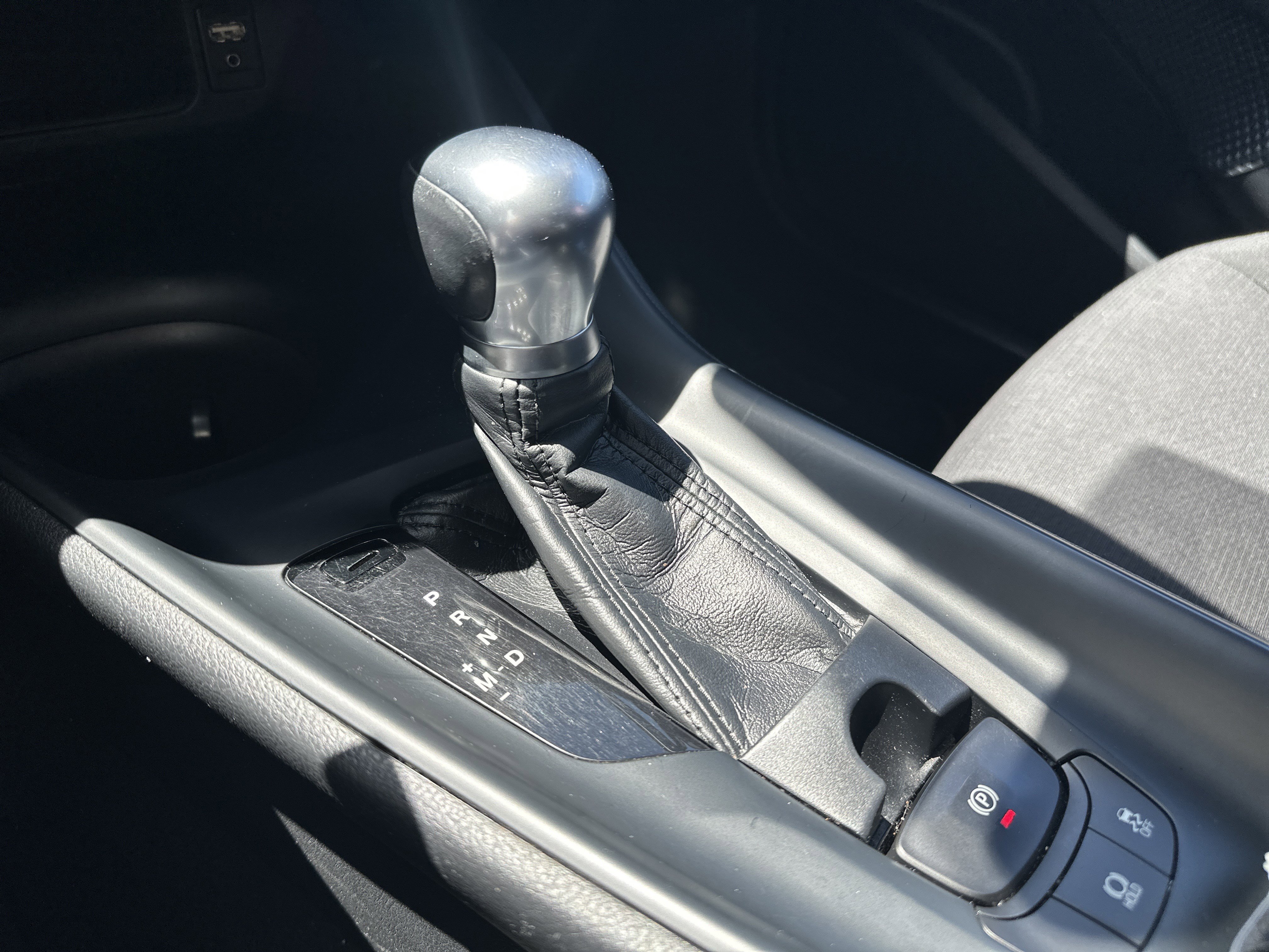 Used 2018 Toyota C-HR XLE FWD image 24