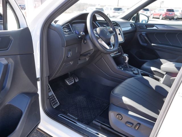 Certified 2023 Volkswagen Tiguan SE R-Line image 12