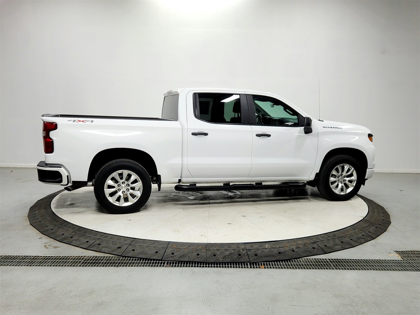Used 2024 Chevrolet Silverado 1500 Custom image 8