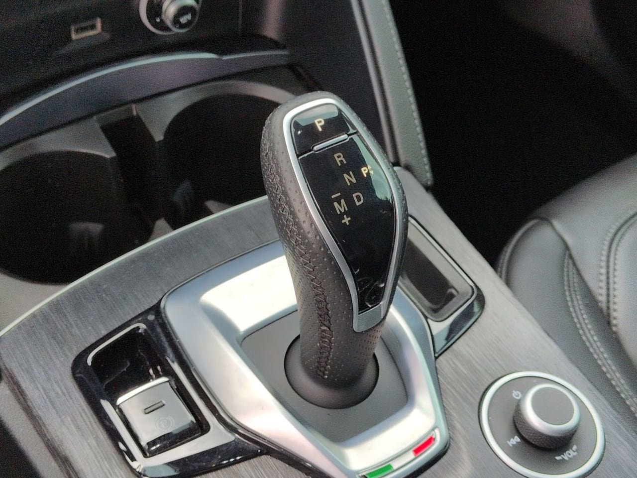 Used 2023 Alfa Romeo Stelvio Sprint RWD image 15