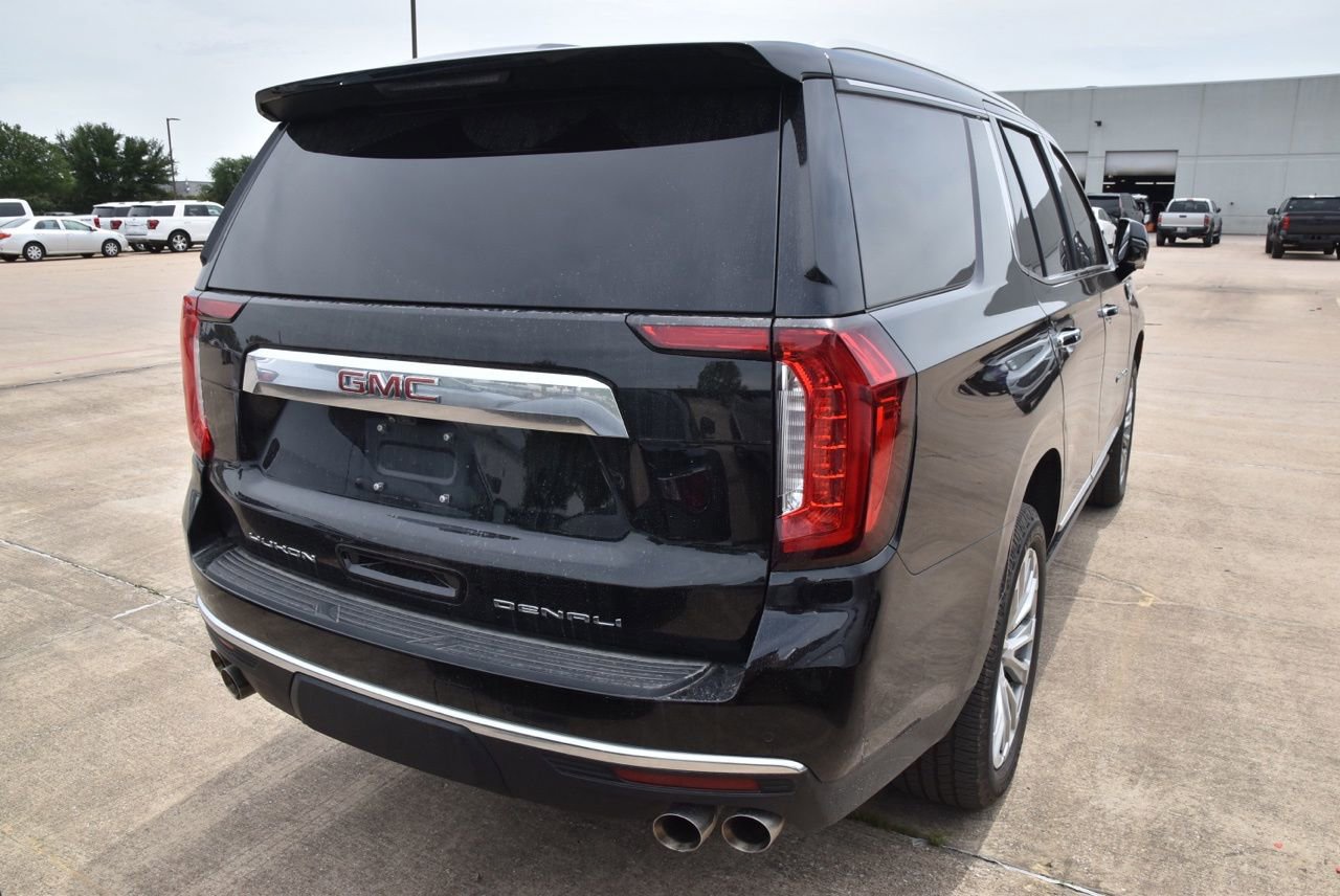 Used 2023 GMC Yukon Denali w/ Advanced Technology Package AWD/4WD image 7
