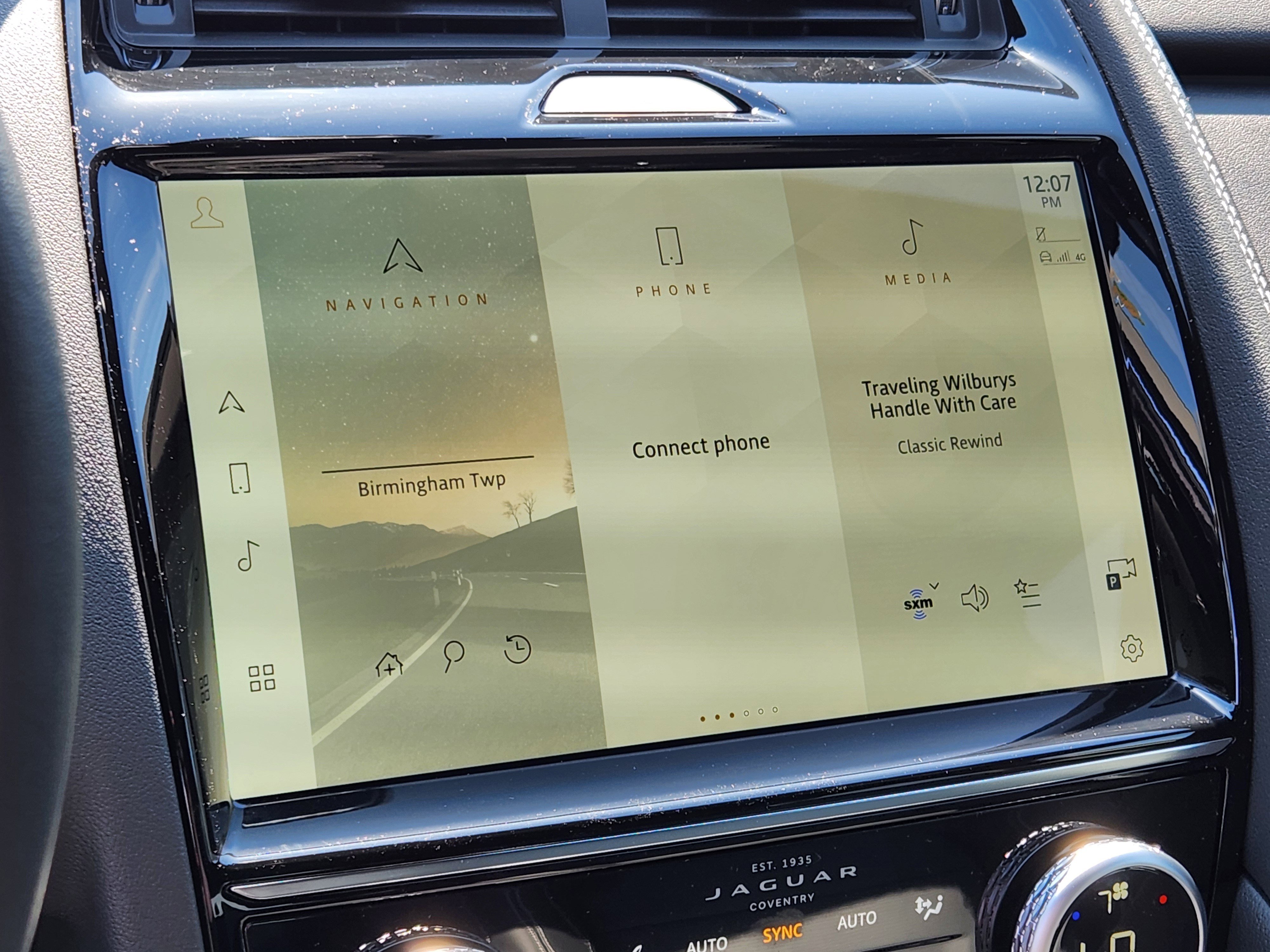 Certified 2024 Jaguar E-PACE R-Dynamic SE image 21