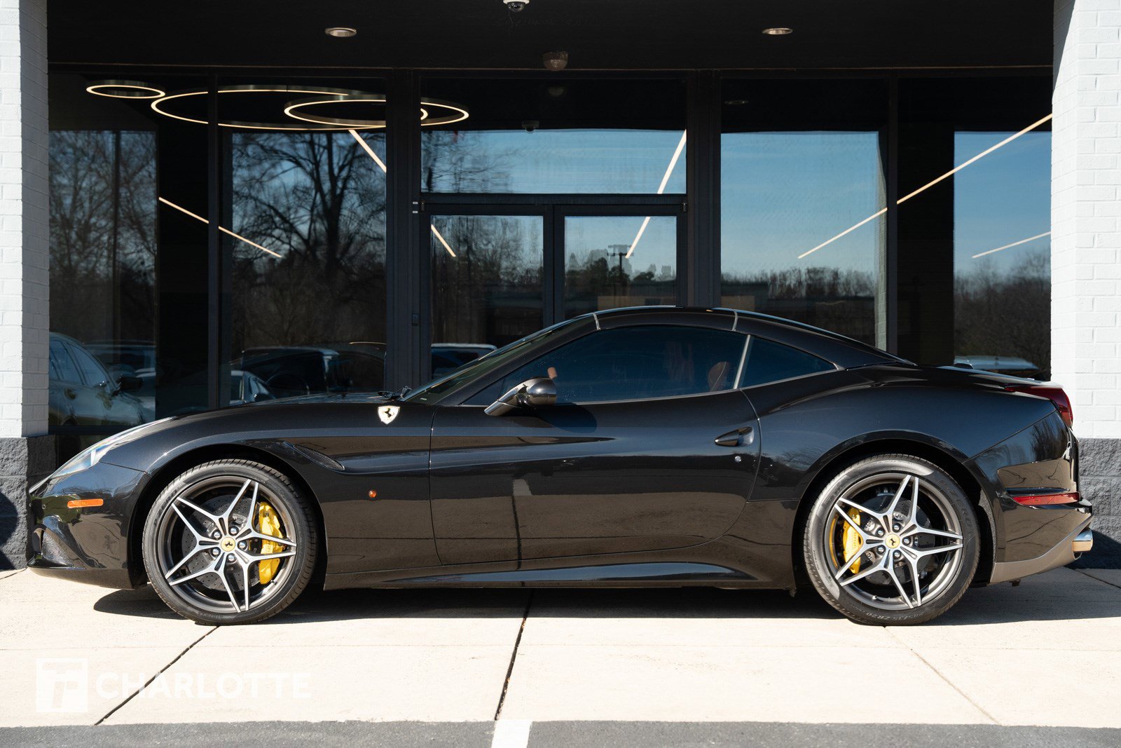 Used 2016 Ferrari California T image 7