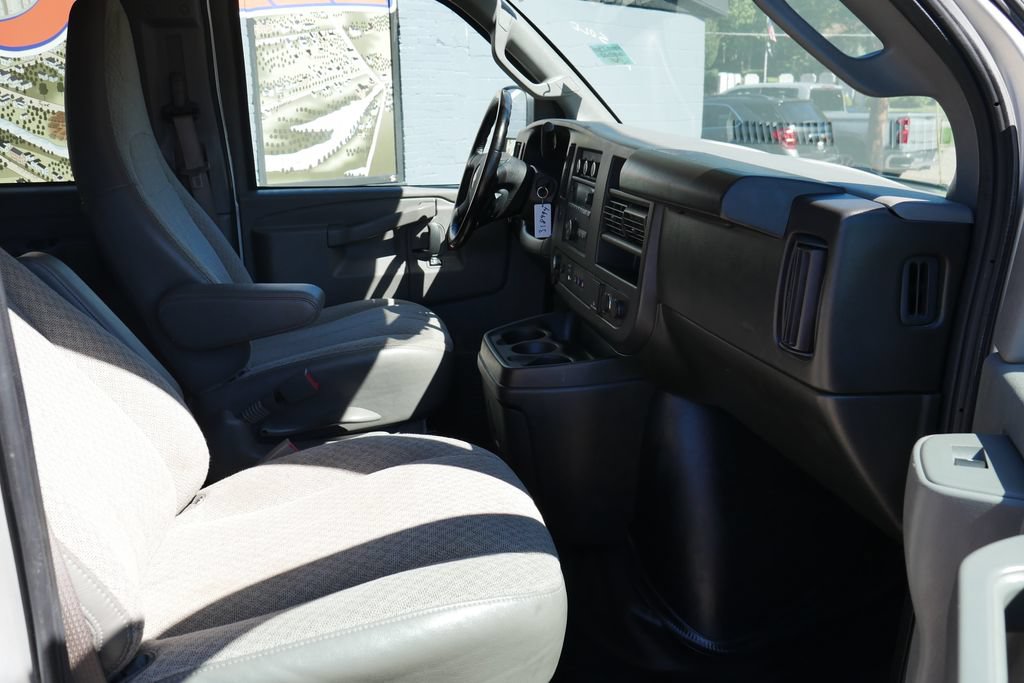 Used 2023 Chevrolet Express 3500 LS RWD image 5
