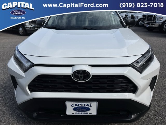 Used 2025 Toyota RAV4 LE AWD/4WD image 10