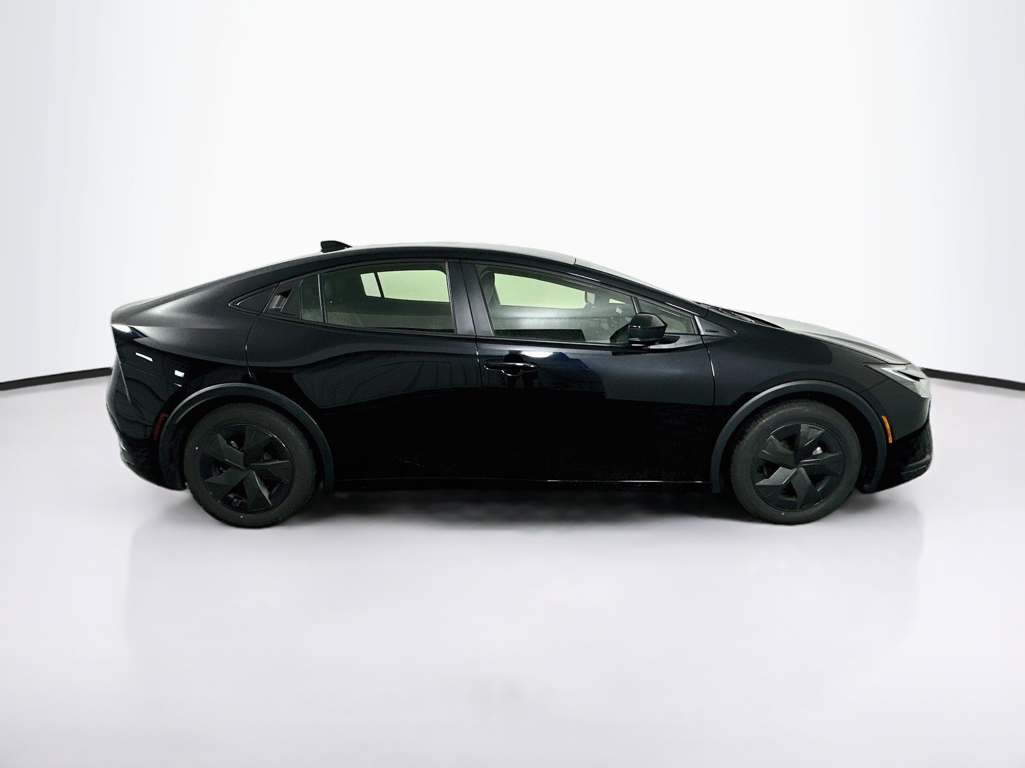 Used 2025 Toyota Prius LE FWD image 10