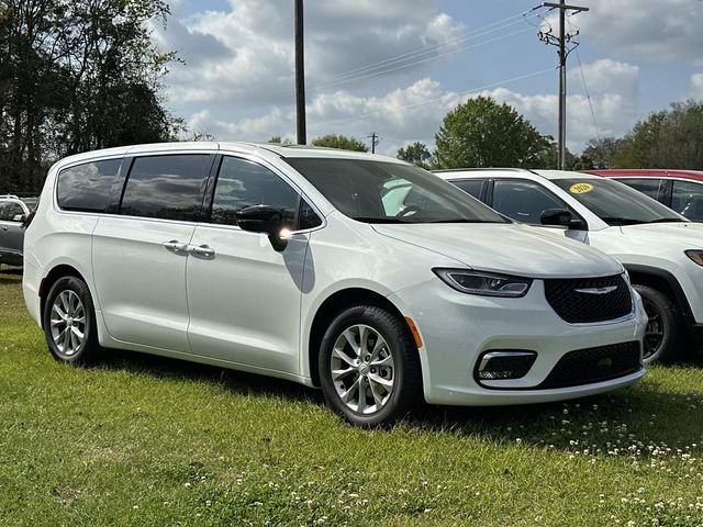 New 2026 Chrysler Pacifica Limited w/ Trailer Tow Group image 10