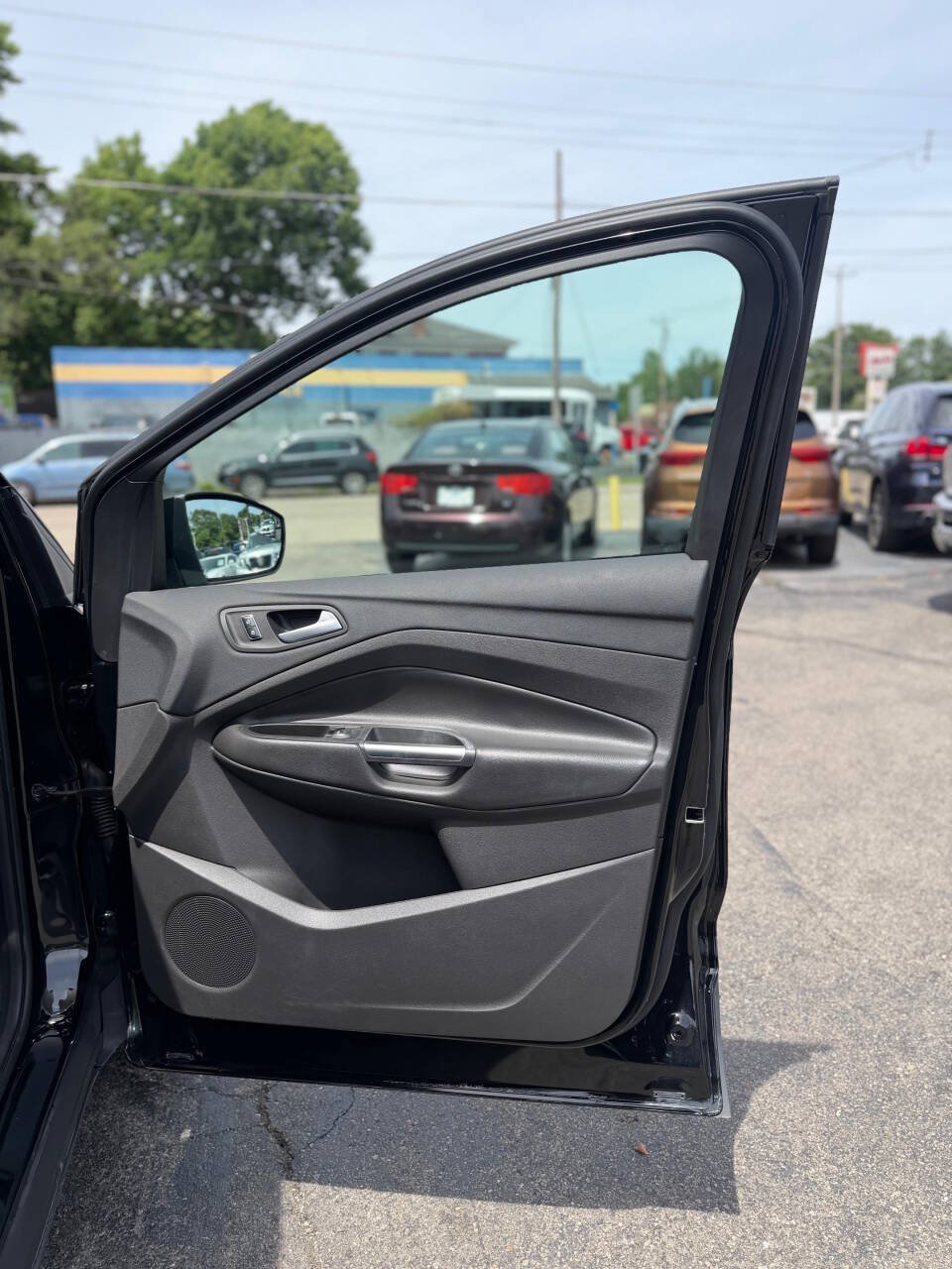 Used 2016 Ford Escape SE w/ Equipment Group 201A FWD image 17