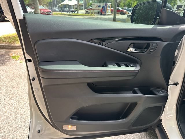 Used 2025 Honda Ridgeline Black Edition image 12
