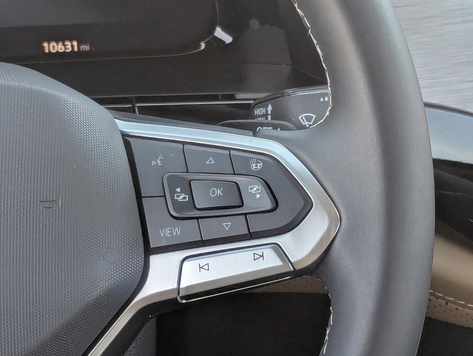 Used 2024 Volkswagen Atlas Cross Sport SE image 24