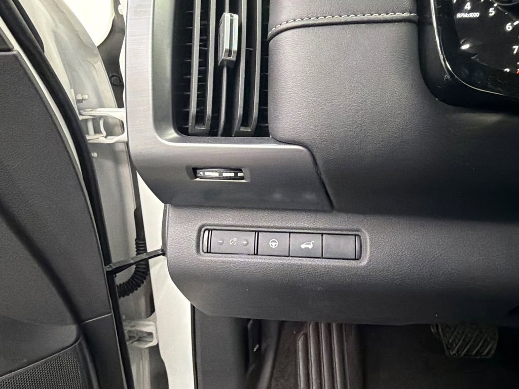Used 2023 Nissan Pathfinder SL w/ SL Premium Package FWD image 33