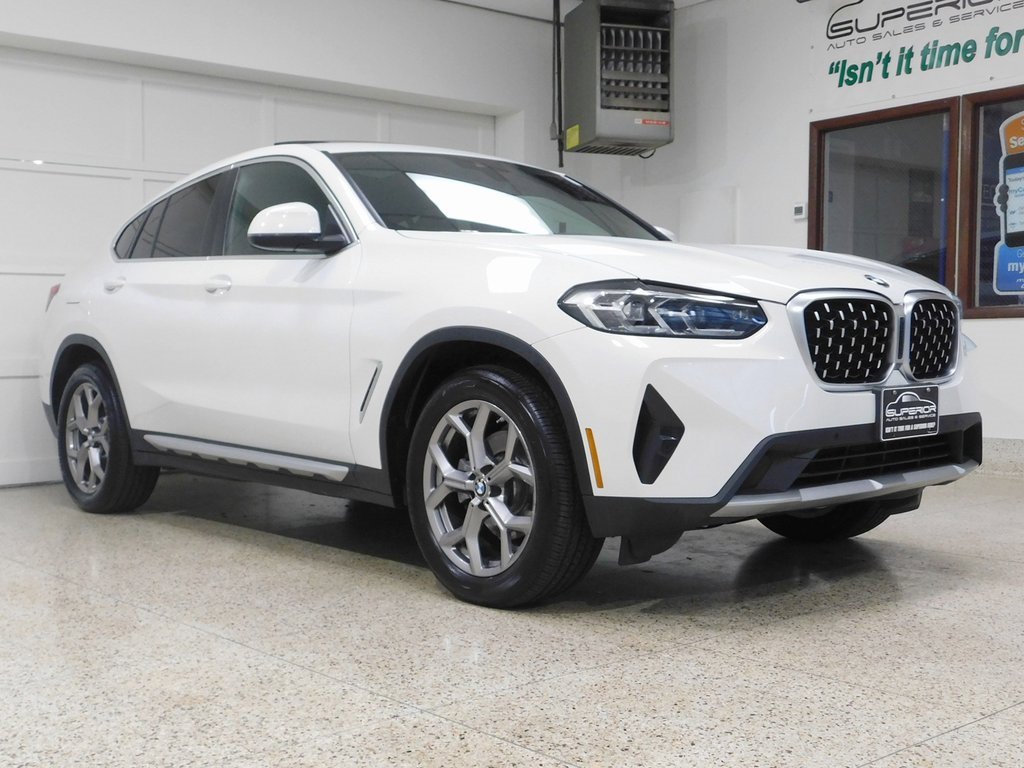 Used 2023 BMW X4 xDrive30i image 3