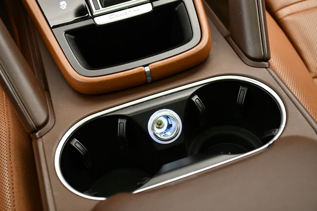 Used 2023 Porsche Cayenne Platinum Edition image 34