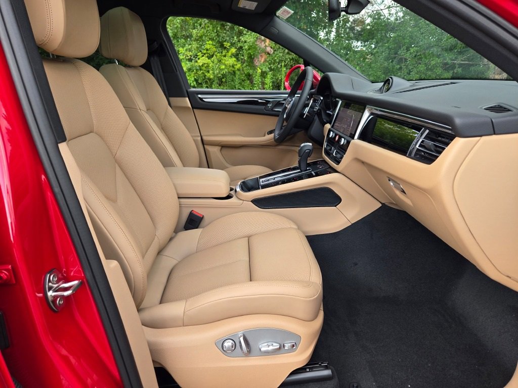 New 2026 Porsche Macan image 38