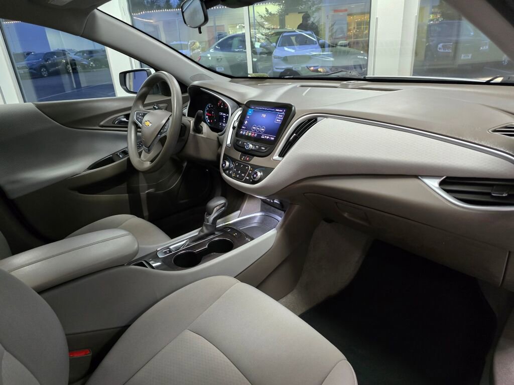 Used 2024 Chevrolet Malibu LT image 47