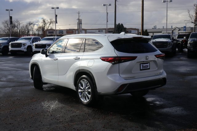 Used 2023 Toyota Highlander L image 4