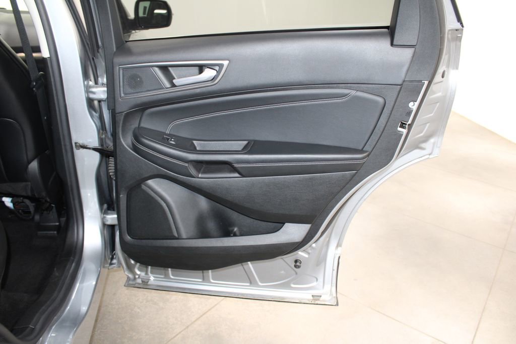 Used 2022 Ford Edge Titanium image 36