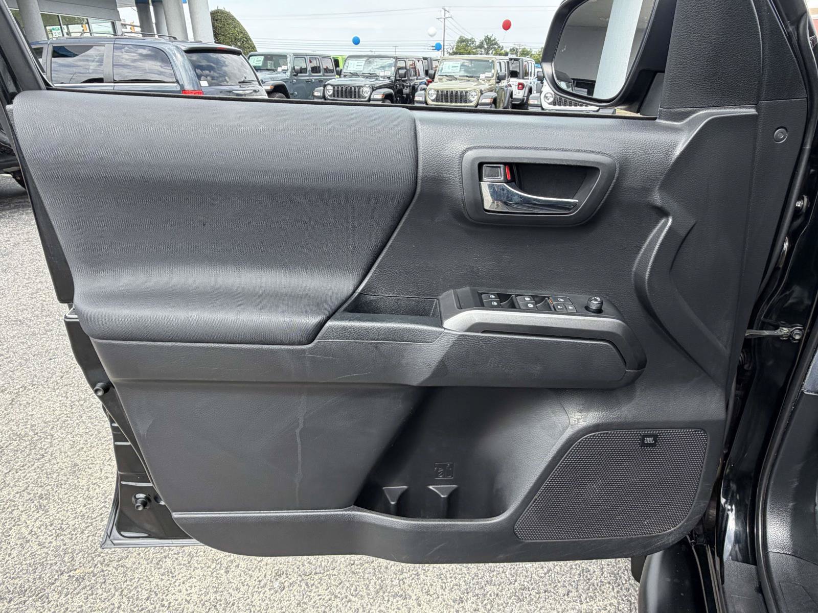 Used 2022 Toyota Tacoma TRD Off-Road w/ TRD Premium Off Road Package AWD/4WD image 22
