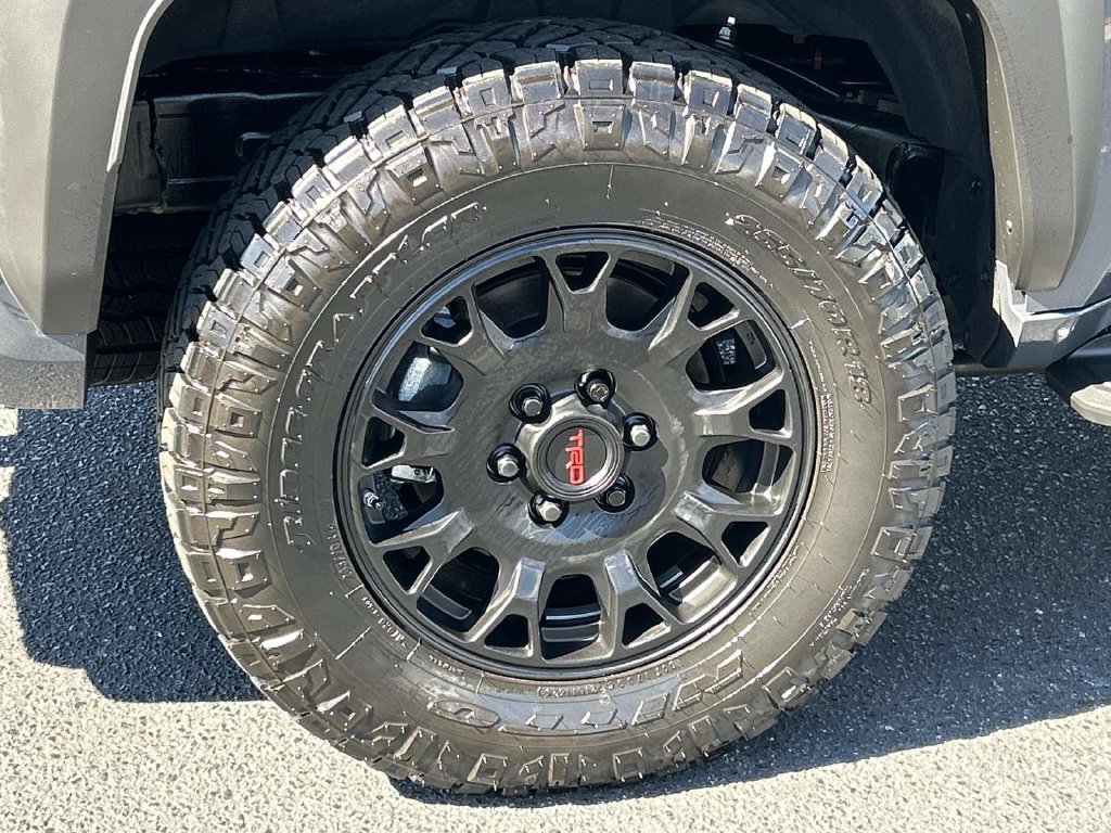 Used 2025 Toyota 4Runner TRD Off-Road Premium AWD/4WD image 9