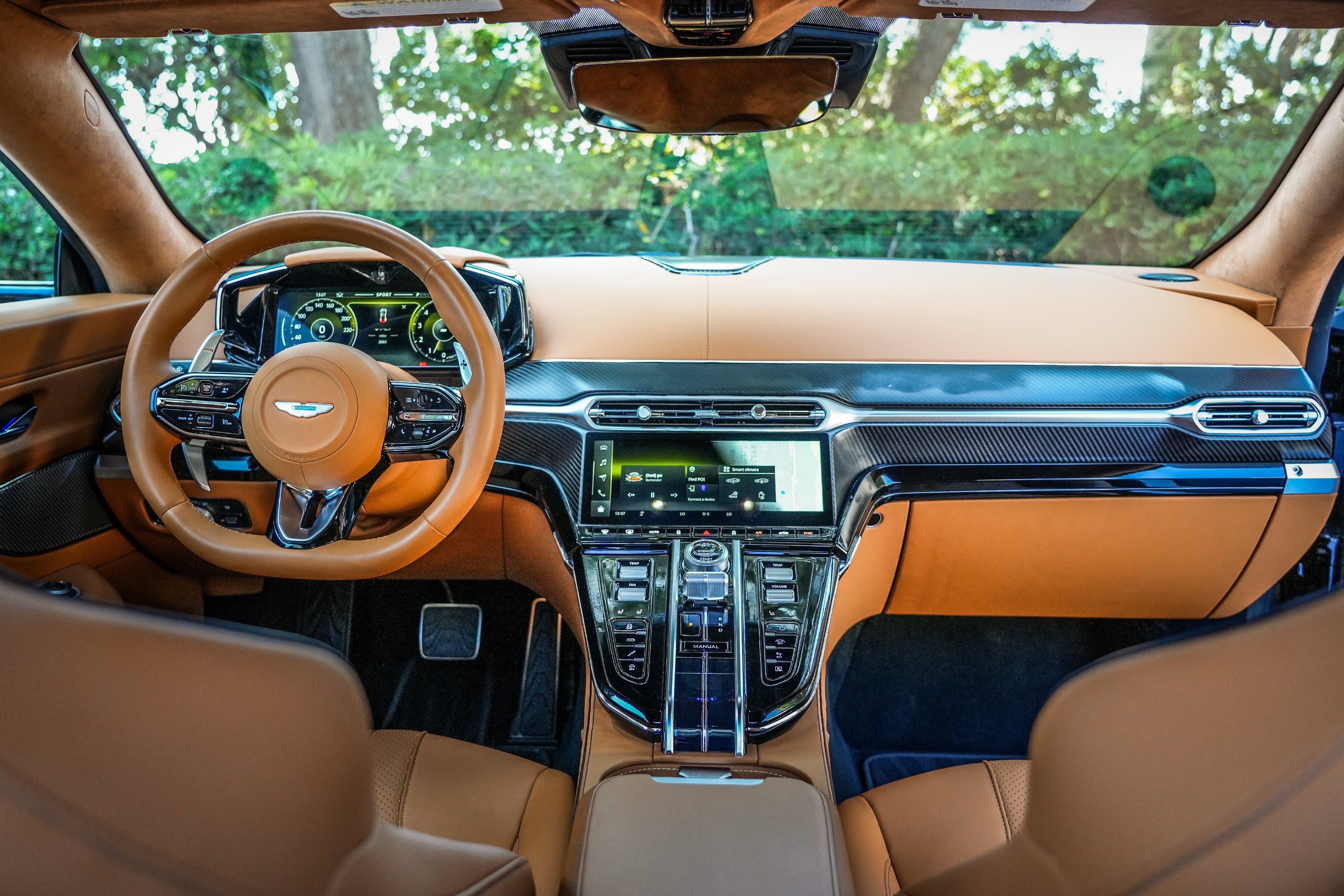 Used 2025 Aston Martin V8 Vantage Coupe RWD image 23
