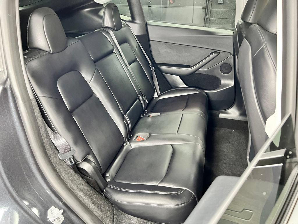 Used 2024 Tesla Model Y Long Range AWD/4WD image 19