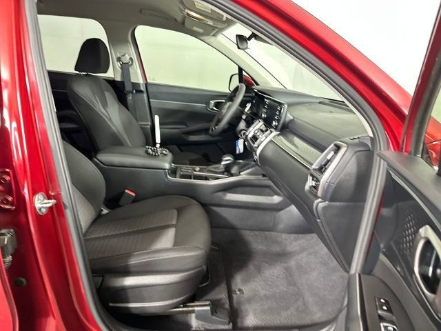Used 2023 Kia Sorento LX image 28