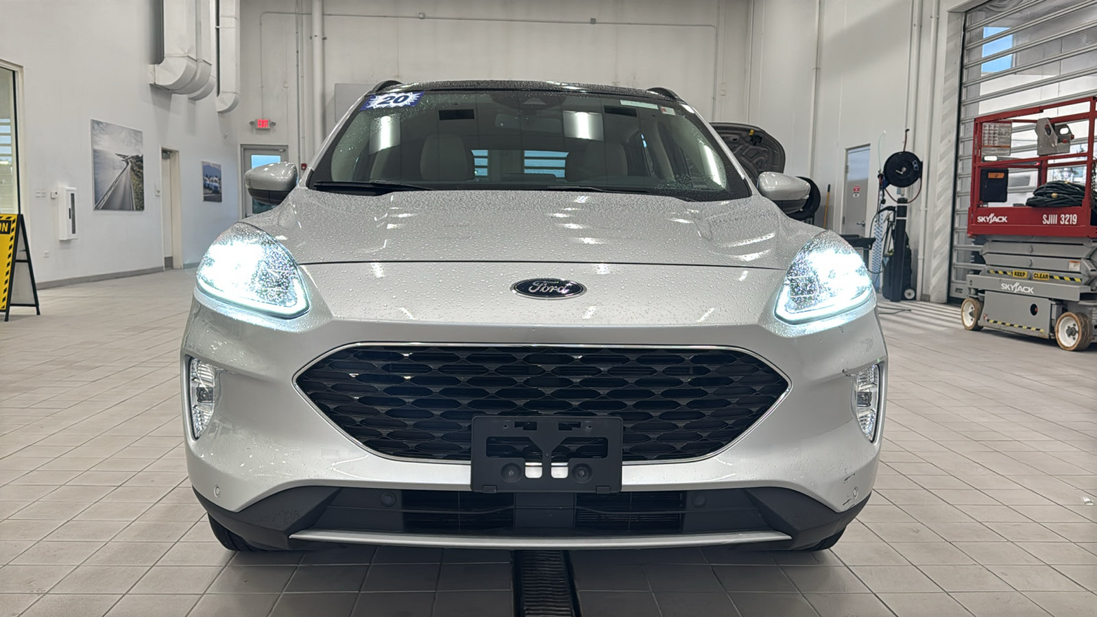 Used 2020 Ford Escape Titanium AWD/4WD image 10