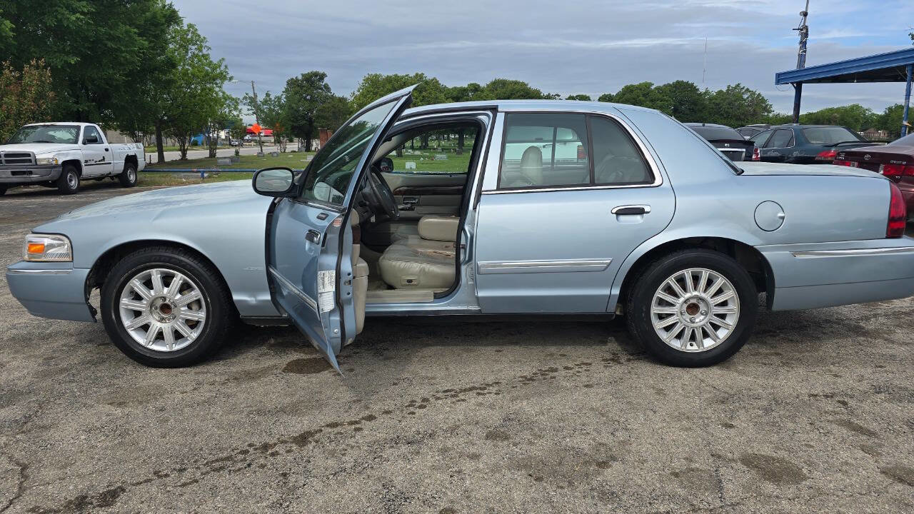 Used 2010 Mercury Grand Marquis LS RWD image 3