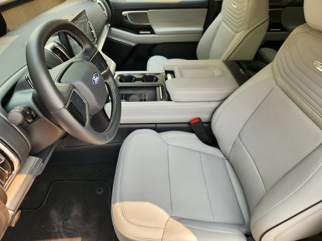 New 2027 Ford Expedition Platinum w/ Platinum Ultimate Package AWD/4WD image 9
