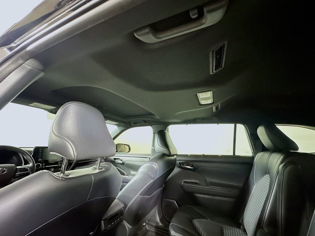 Used 2021 Toyota Highlander XSE FWD image 13