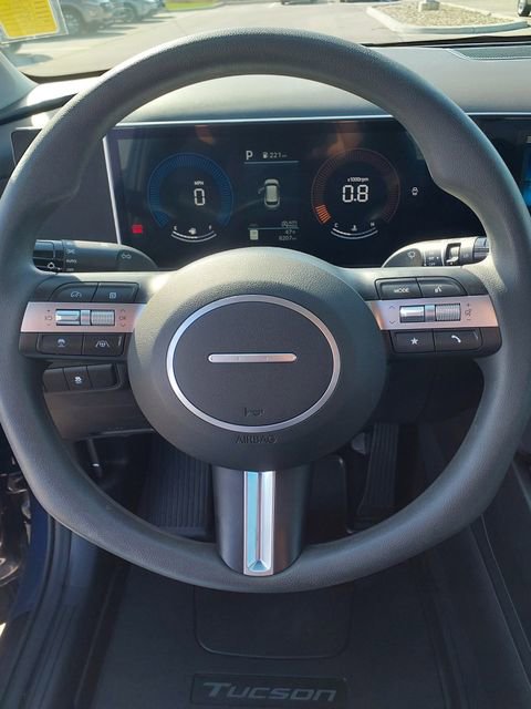 Certified 2025 Hyundai Tucson SE image 24