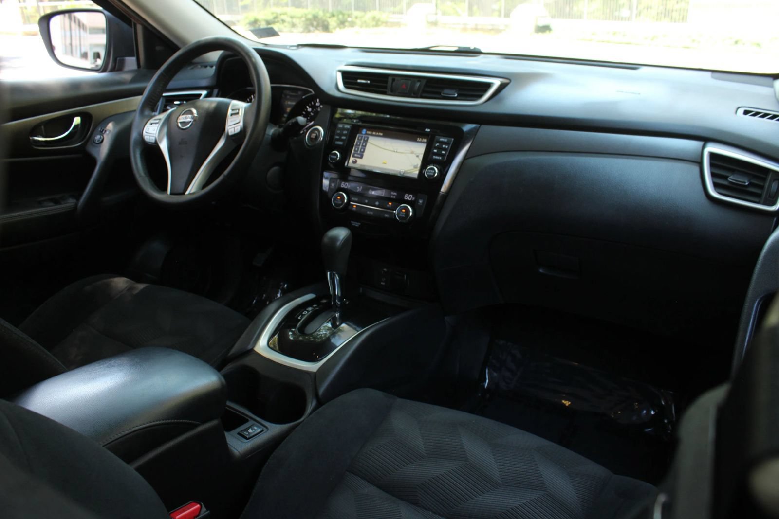 Used 2015 Nissan Rogue SV w/ SV Premium Package AWD/4WD image 24