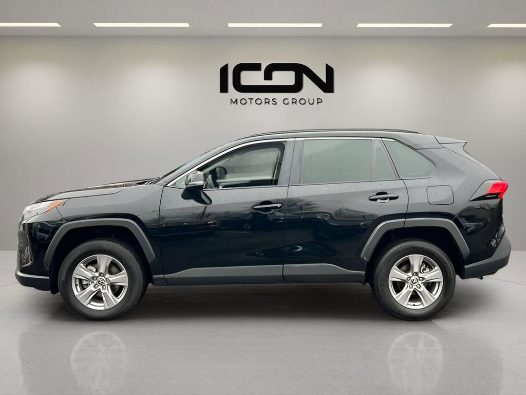 Used 2025 Toyota RAV4 XLE AWD/4WD image 2