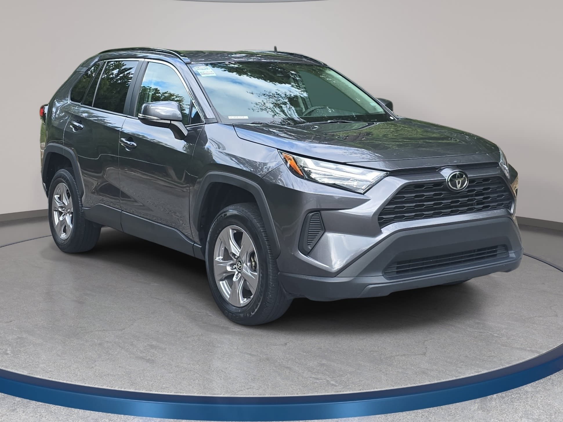 Used 2025 Toyota RAV4 XLE FWD image 3