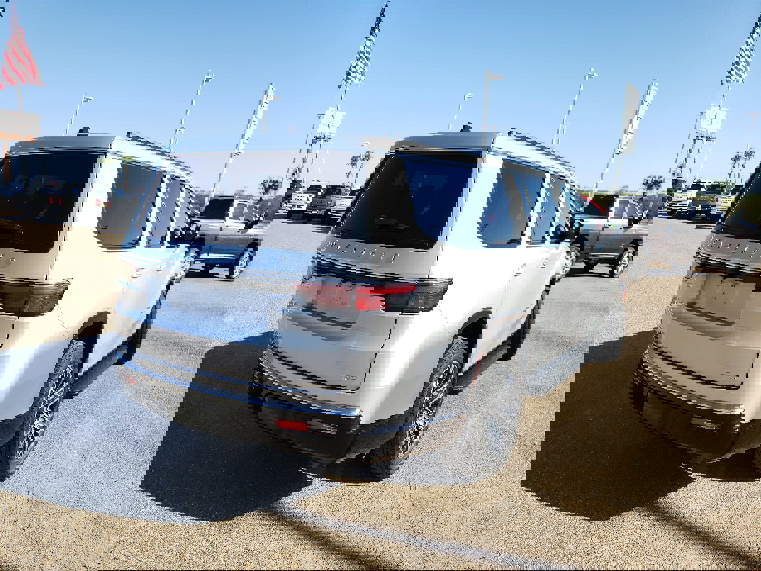 Used 2024 Jeep Wagoneer L Series II w/ Flexible Seating Group image 7