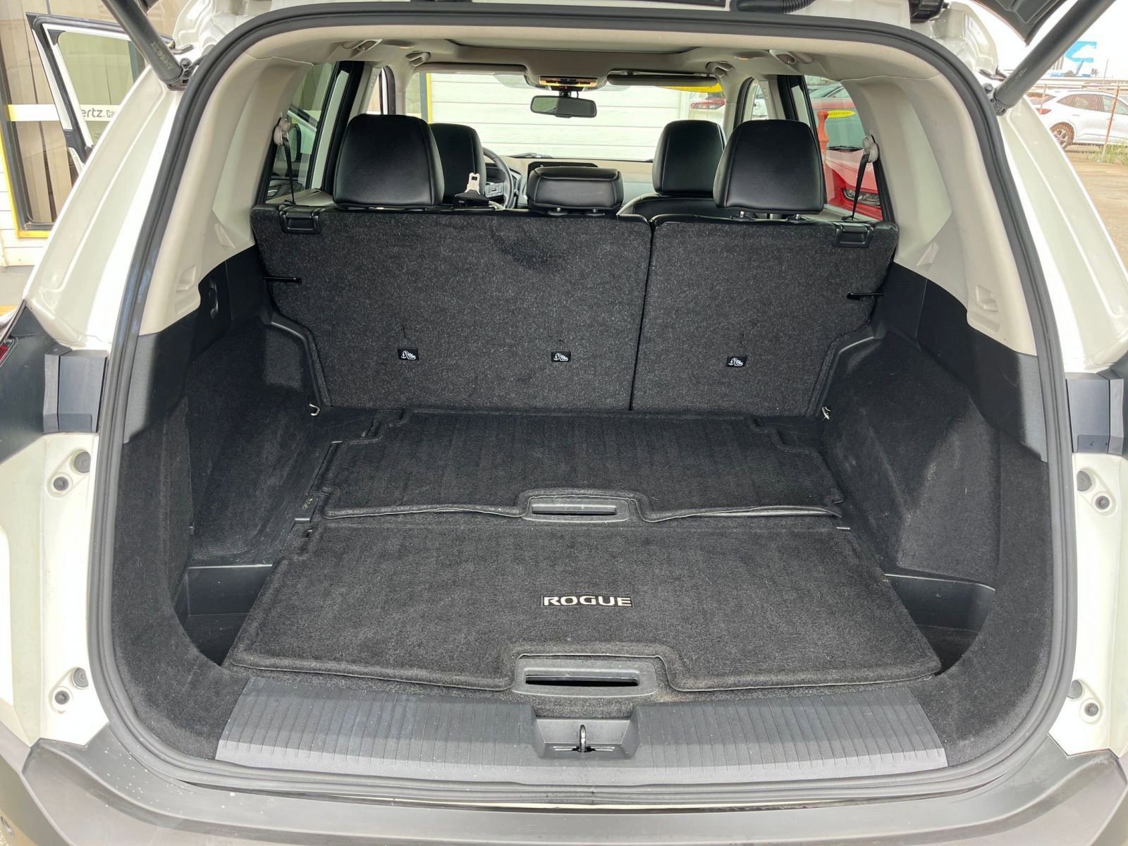 Used 2023 Nissan Rogue SL w/ SL Premium Package image 31