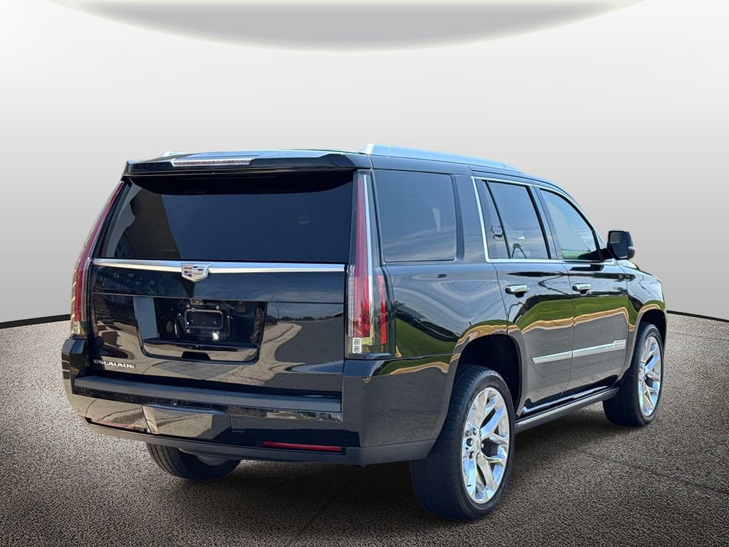 Used 2019 Cadillac Escalade Platinum AWD/4WD image 2