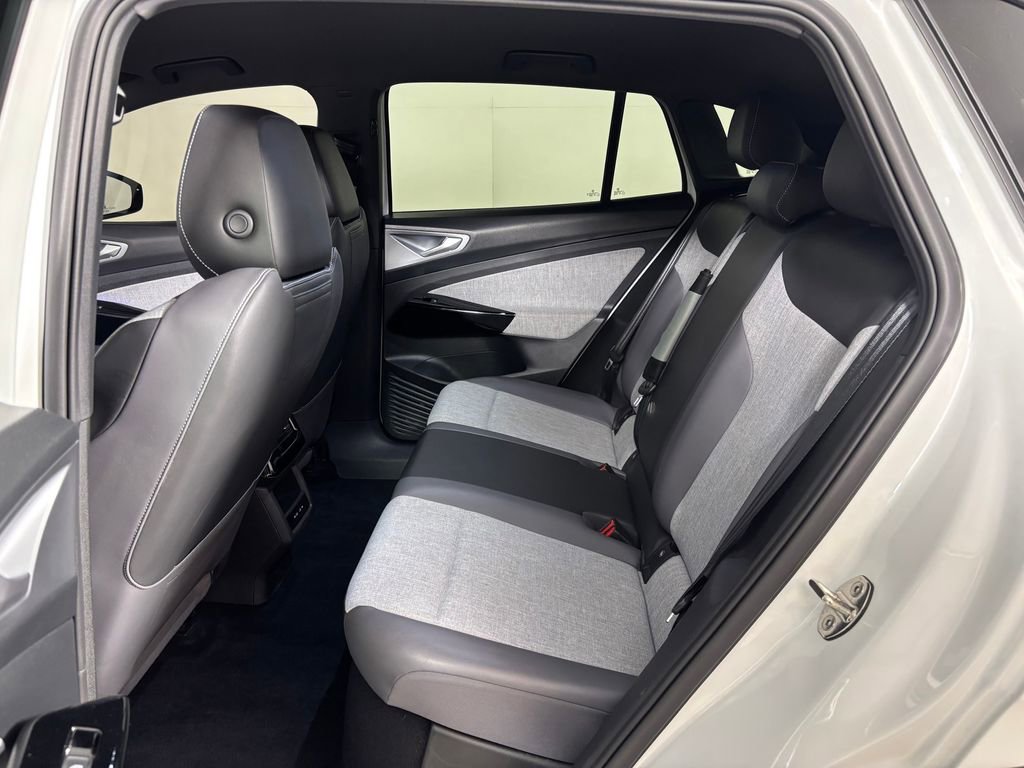 Used 2023 Volkswagen ID.4 Pro AWD/4WD image 32
