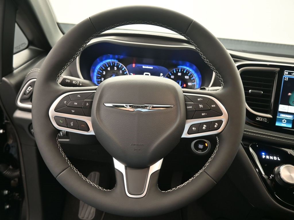 New 2026 Chrysler Pacifica Select image 28