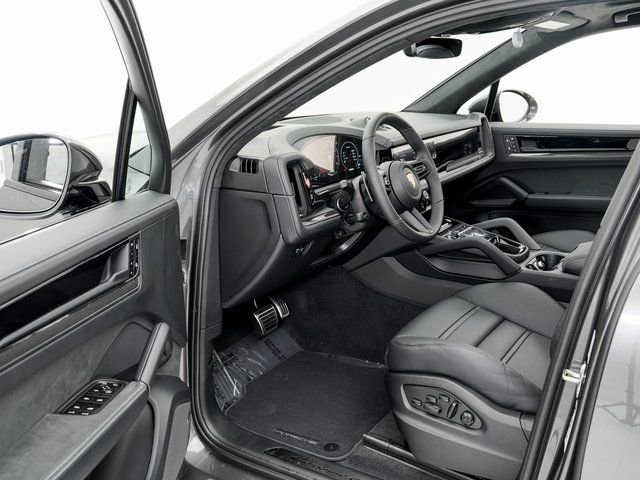 New 2026 Porsche Cayenne GTS image 6