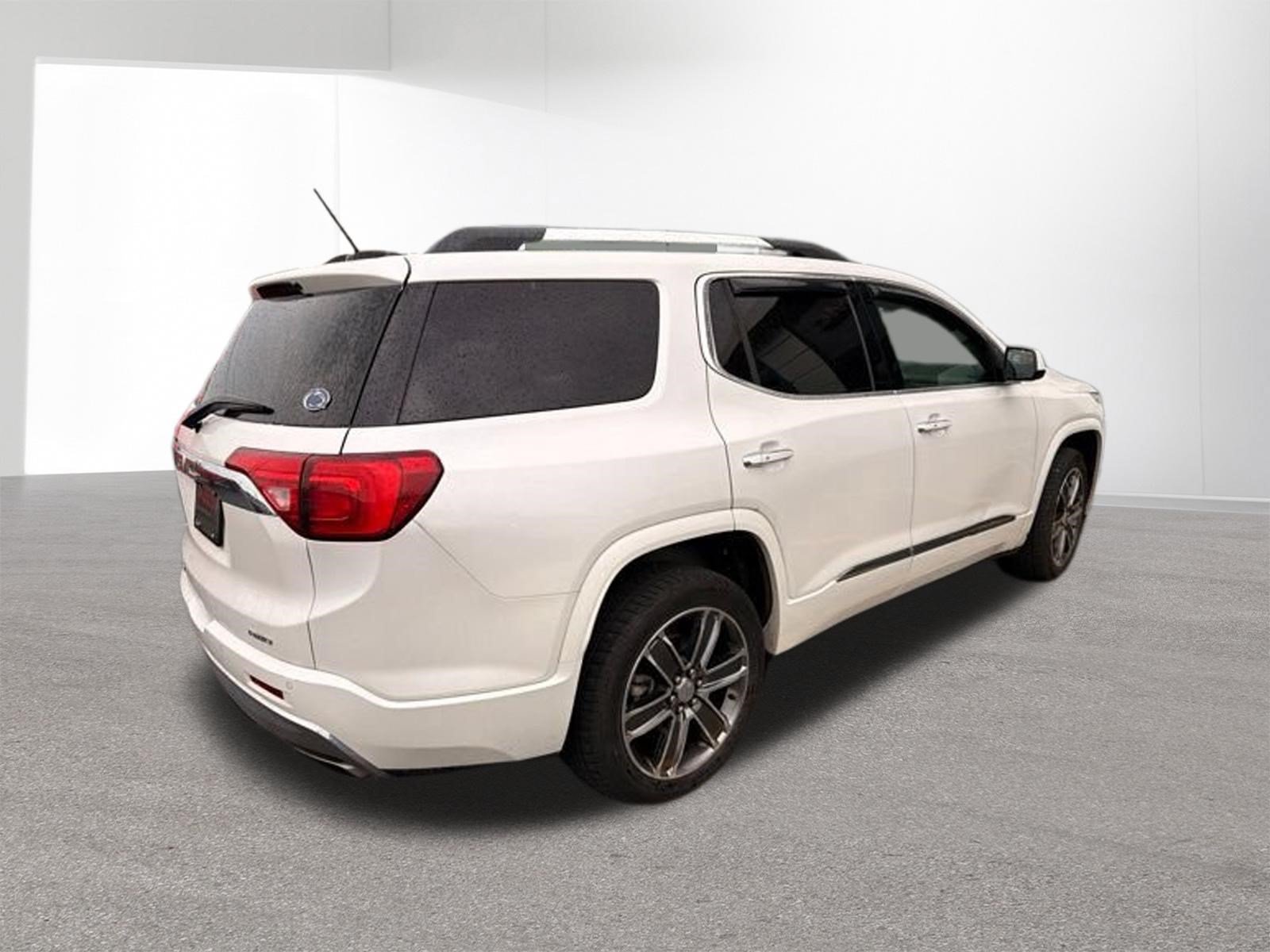 Used 2019 GMC Acadia Denali w/ Technology Package AWD/4WD image 28
