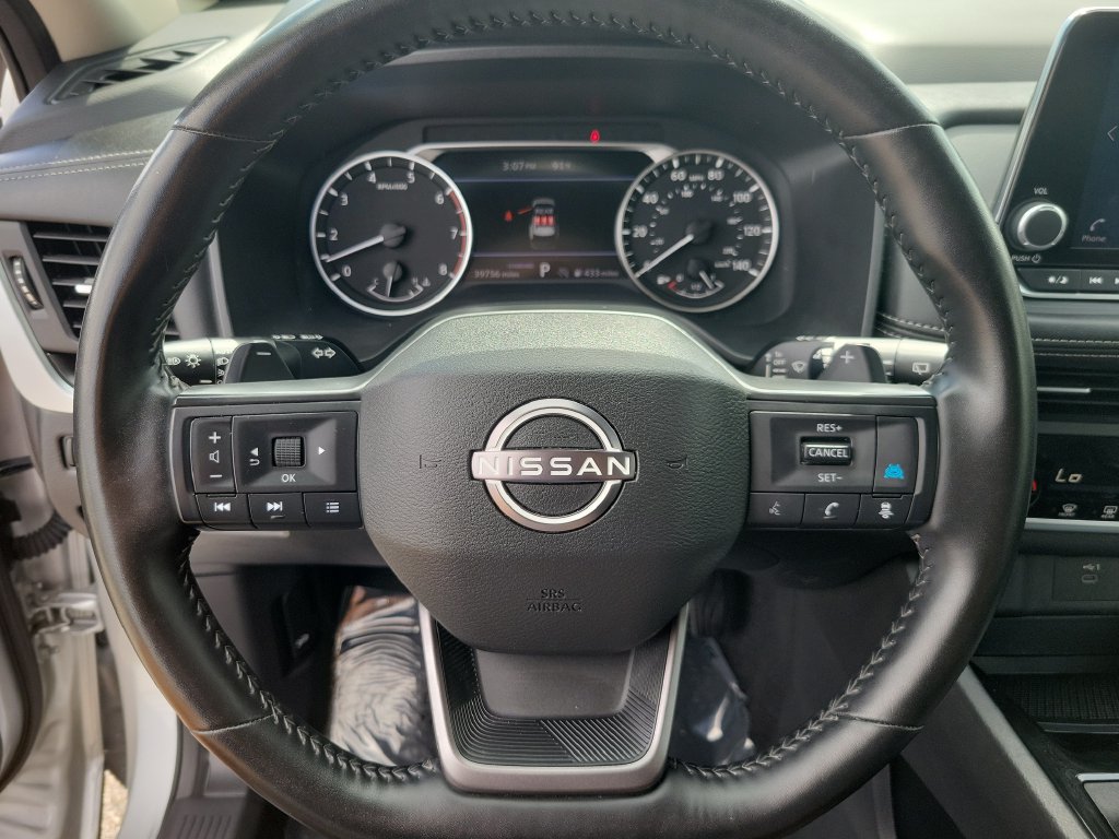 Certified 2025 Nissan Rogue SV FWD image 18