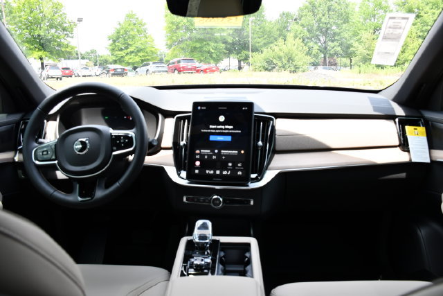 New 2026 Volvo XC90 B6 Plus w/ Protection Package Premier AWD/4WD image 18