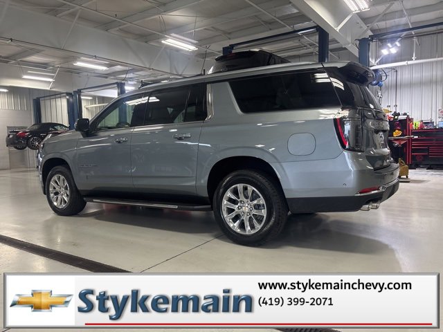 New 2026 Chevrolet Suburban Premier image 3