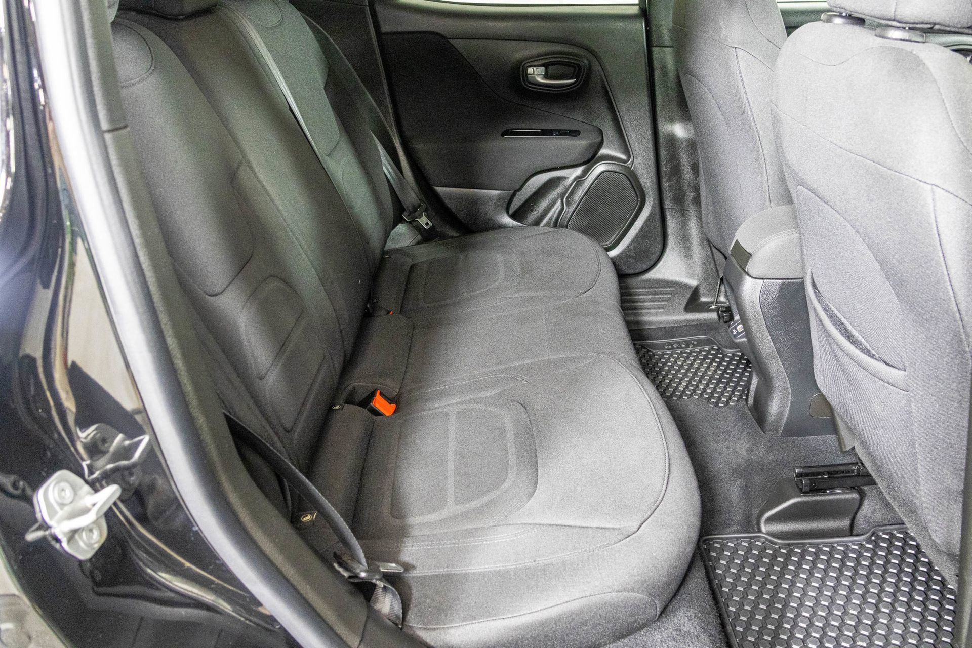 Used 2019 Jeep Renegade Latitude w/ Cold Weather Group image 43