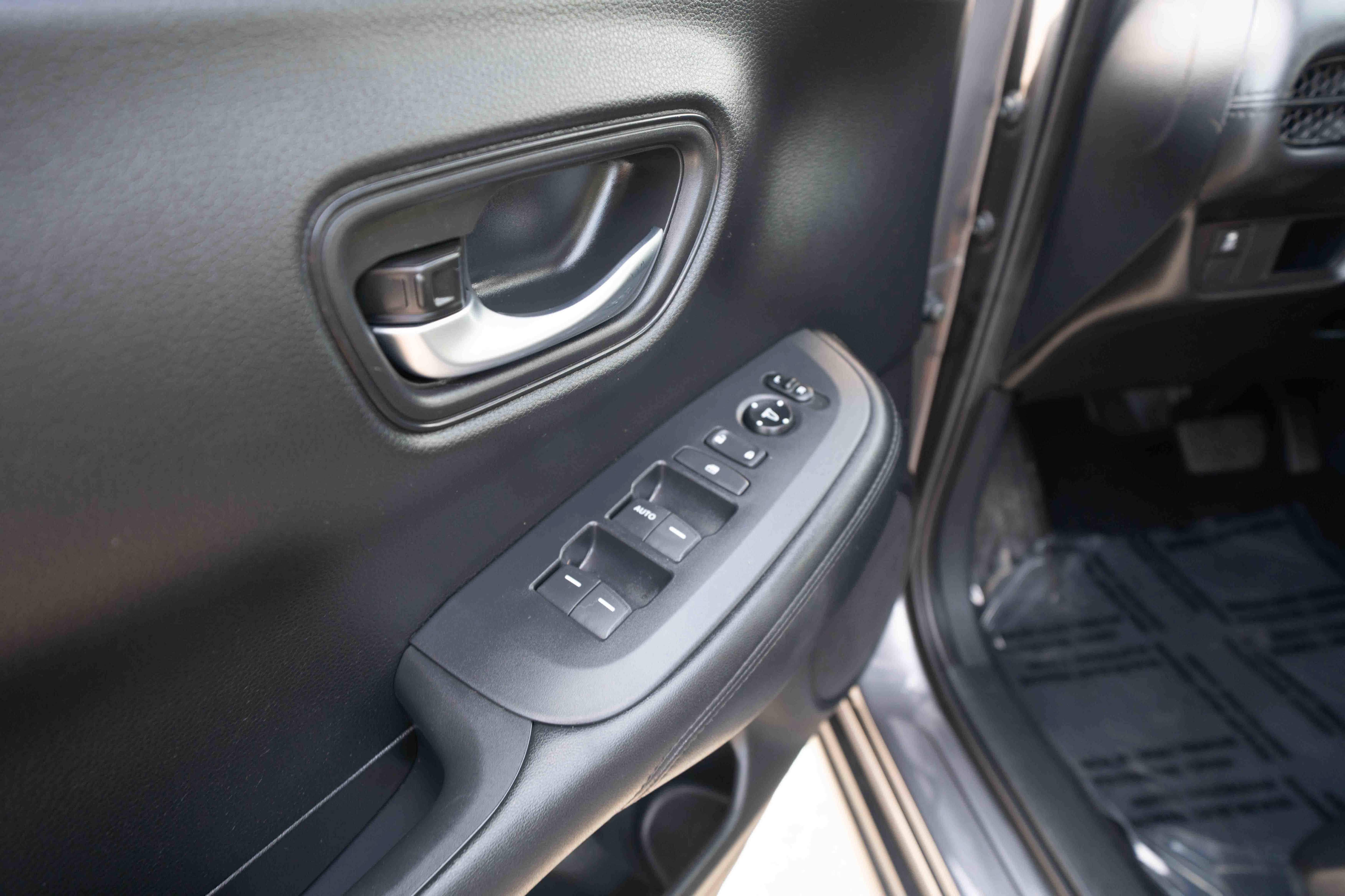 Certified 2025 Honda HR-V LX image 7
