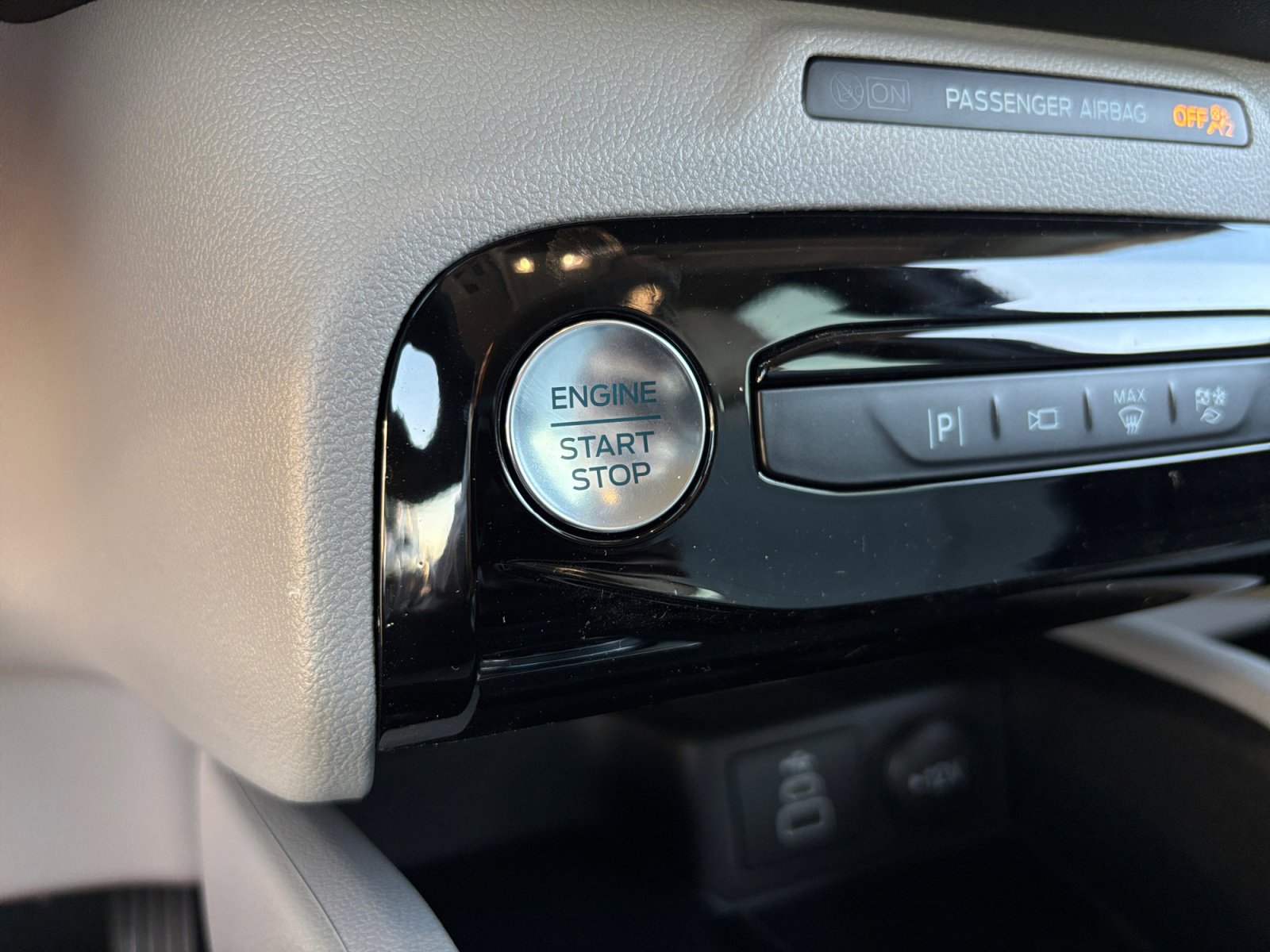 New 2026 Ford Escape SE w/ PHEV Premium Package FWD image 29