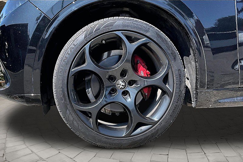 Used 2024 Alfa Romeo Stelvio Veloce AWD/4WD image 7