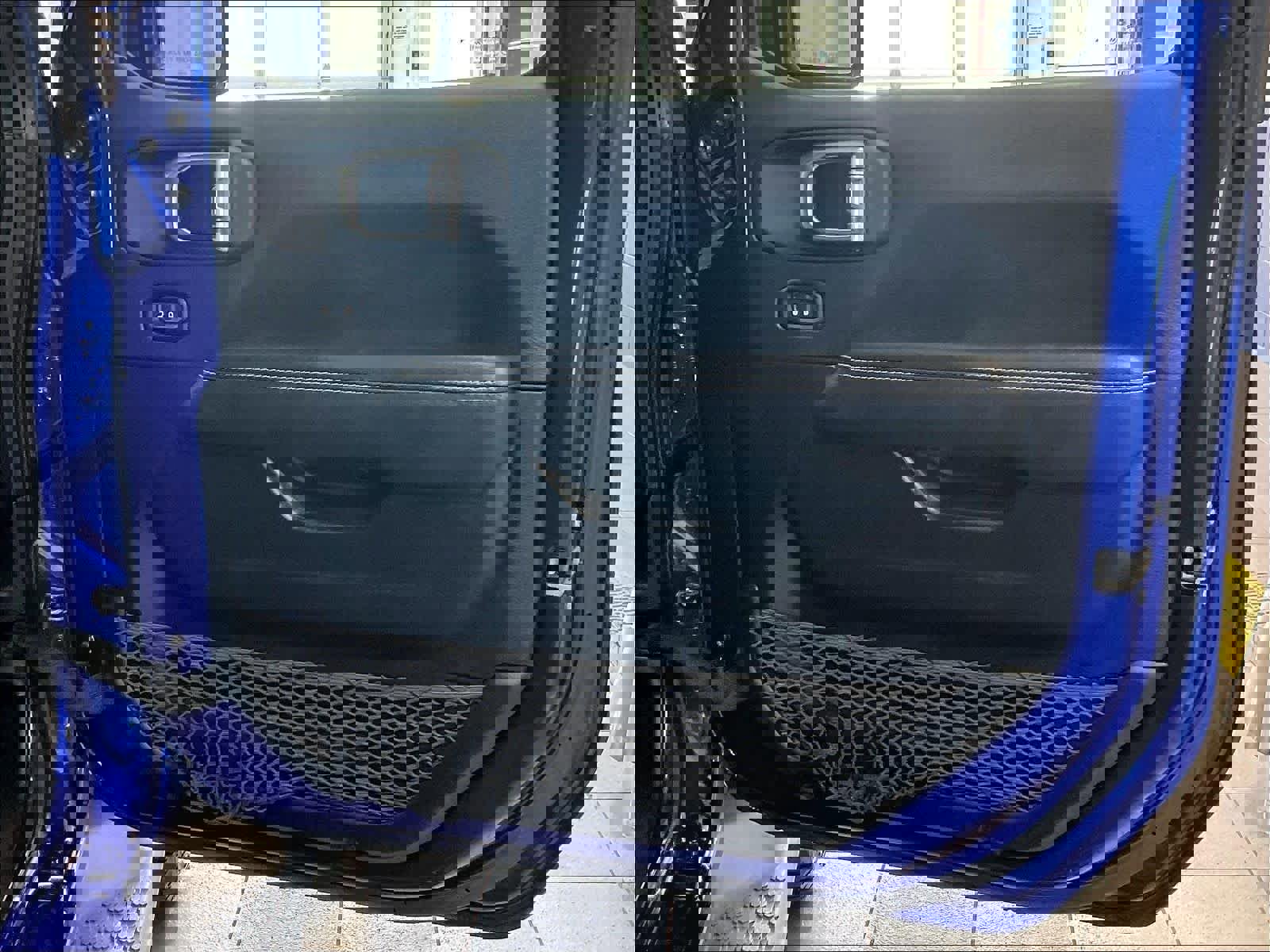 Used 2020 Jeep Wrangler Unlimited Sahara AWD/4WD image 12