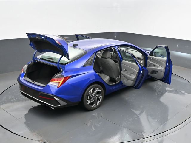 Used 2025 Hyundai Elantra SEL image 25